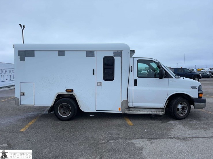 2016-chevrolet-express-g3500-image-8