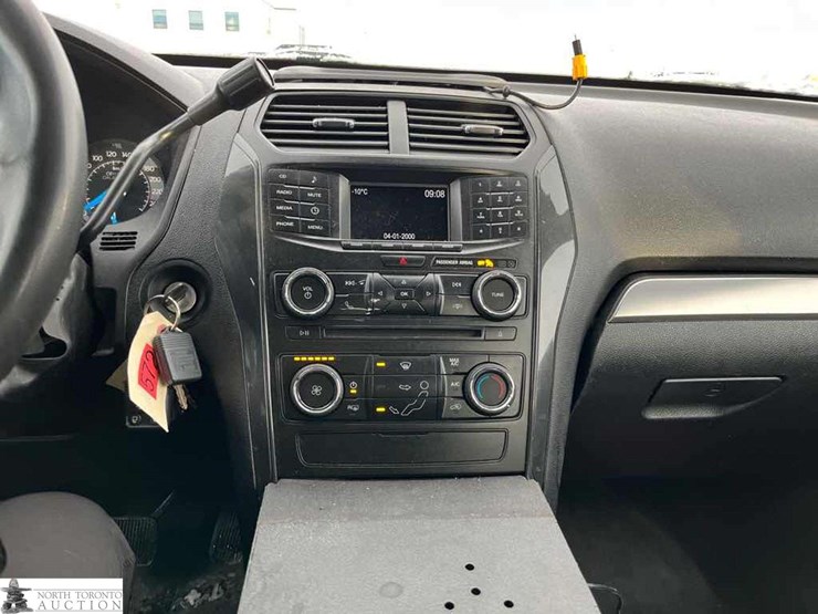 2018-ford-explorer-image-18