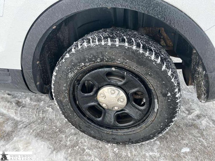 2014-ford-explorer-image-27