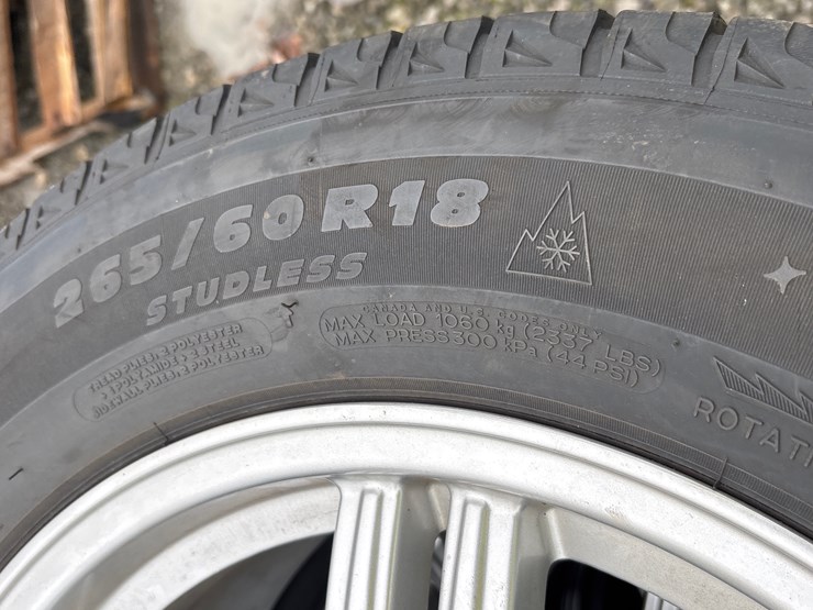 #6516-•-e1.-(4)-michelin-265/60-r18-tires-on-rims-image-2