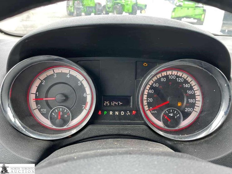 2014-ram-tradesman-image-13