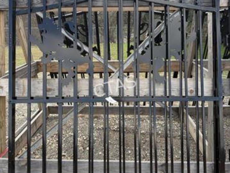 #130-•-bi-parting-iron-gate-w/-lion-motif---4.2m-image-1