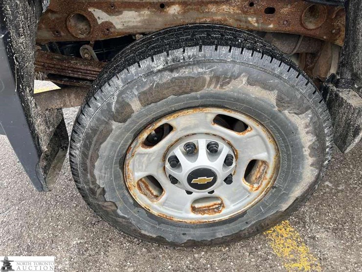 2015-chevrolet-k2500-image-18