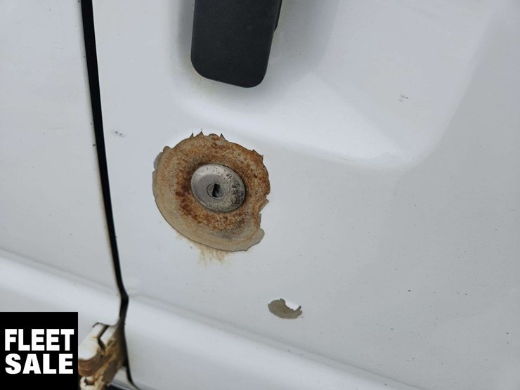 2013-ford-cargo-image-31