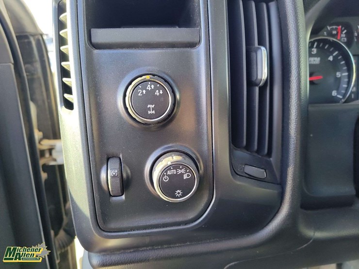 2015-chevrolet-silverado-2500hd-image-14