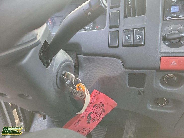 2017-isuzu-npr-image-18