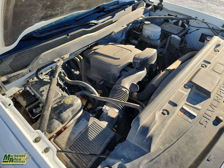 2015-chevrolet-silverado-2500hd-image-28