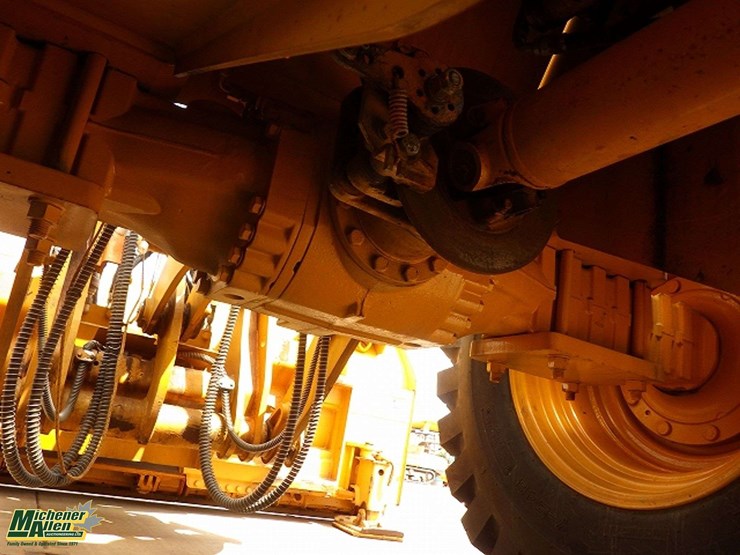 2014-caterpillar-910k-image-25