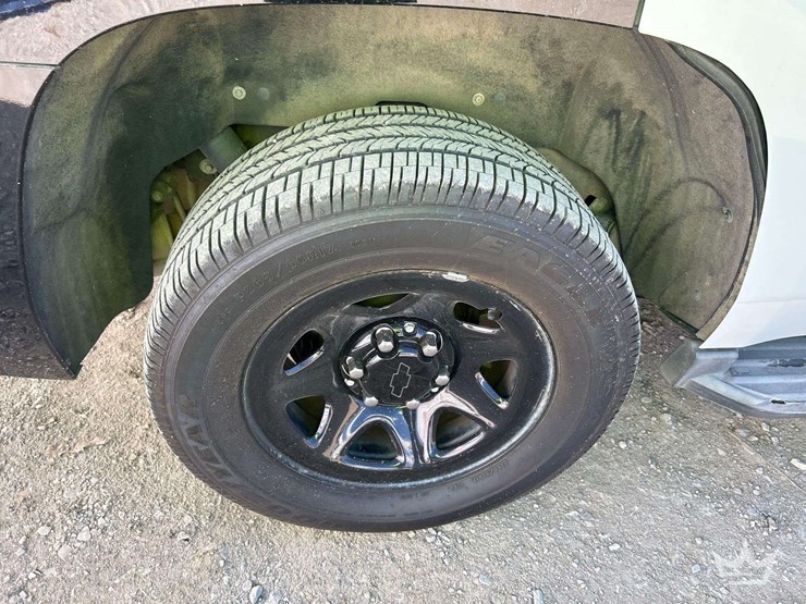 2016-chevrolet-tahoe-image-24