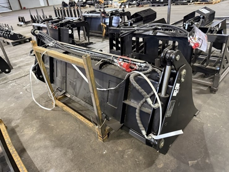 2025-giyi-72"-4-in-1-bucket-image-3