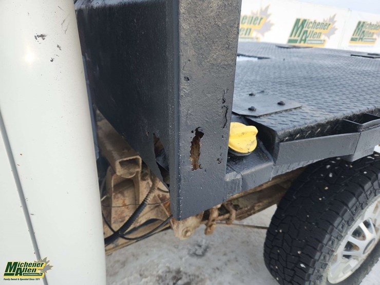 2012-chevrolet-silverado-2500hd-image-33