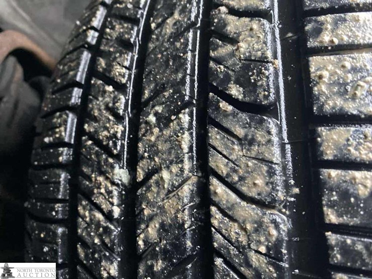 2017-chevrolet-tahoe-image-16