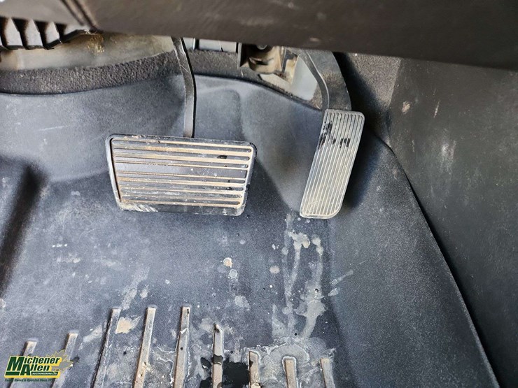 2015-cadillac-escalade-image-21