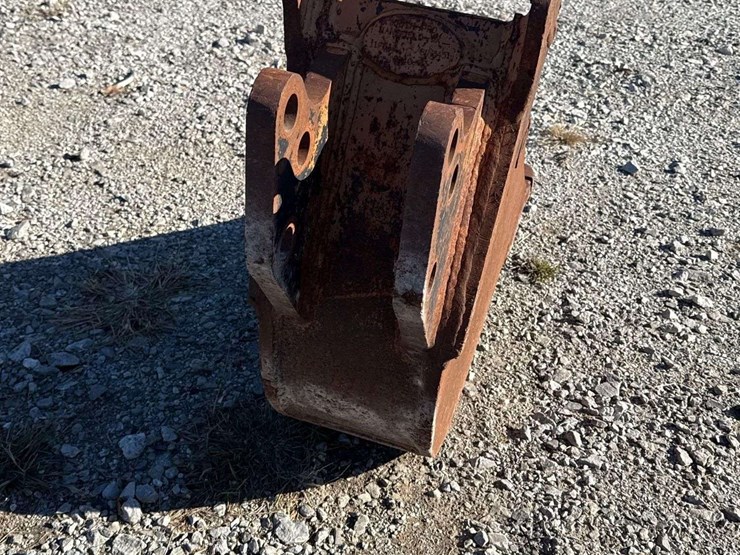 10in-digging-tooth-bucket-excavator-attachment-image-3