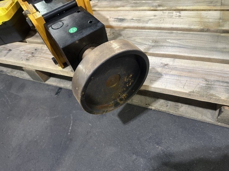 2025-giyi-680-post-driver-image-7