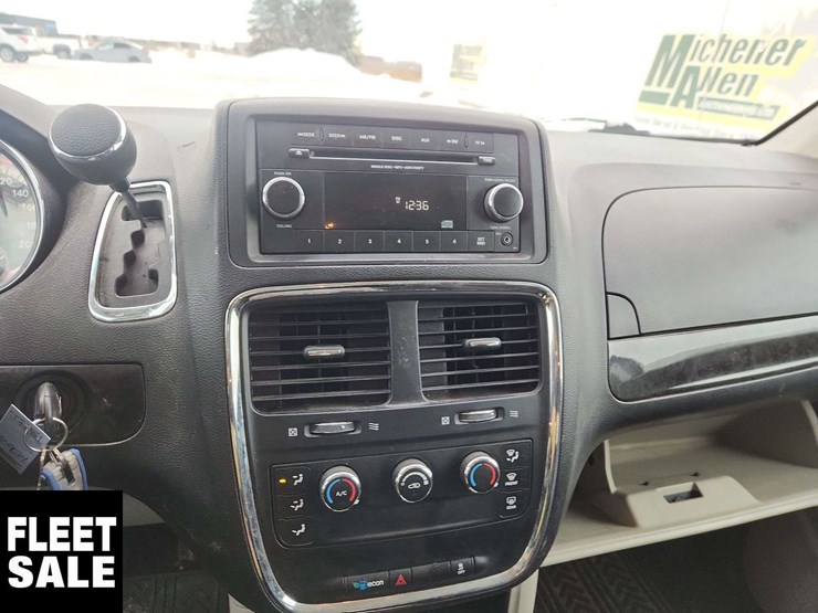 2015-dodge-grand-caravan-sxt-image-23