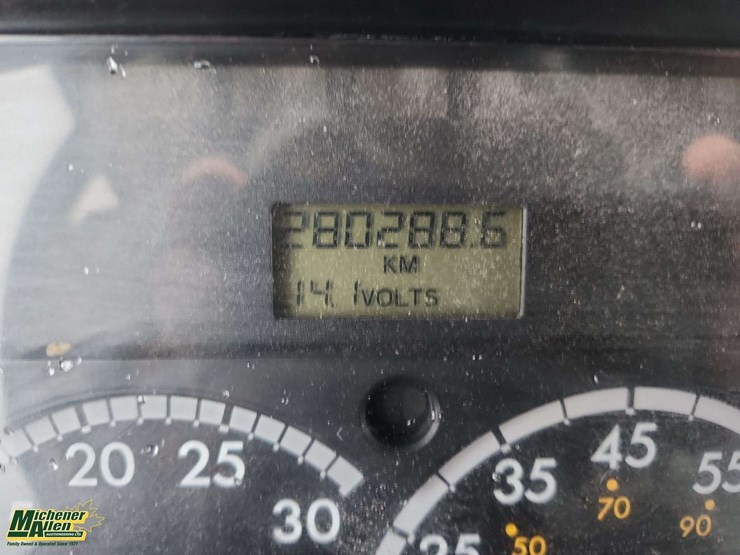 2007-freightliner-m2-106-image-5