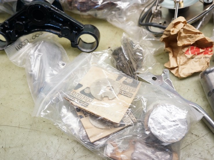 kawasaki-miscellaneous-parts-lot-image-3