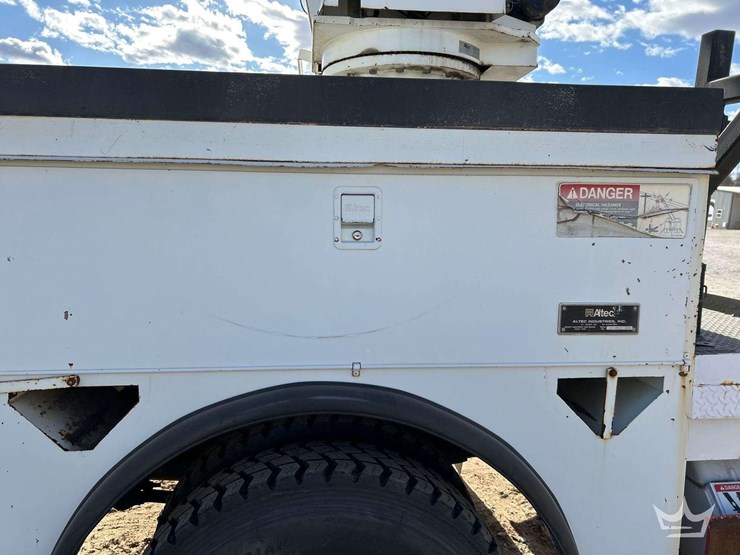 2007-international-derrick-digger-image-16