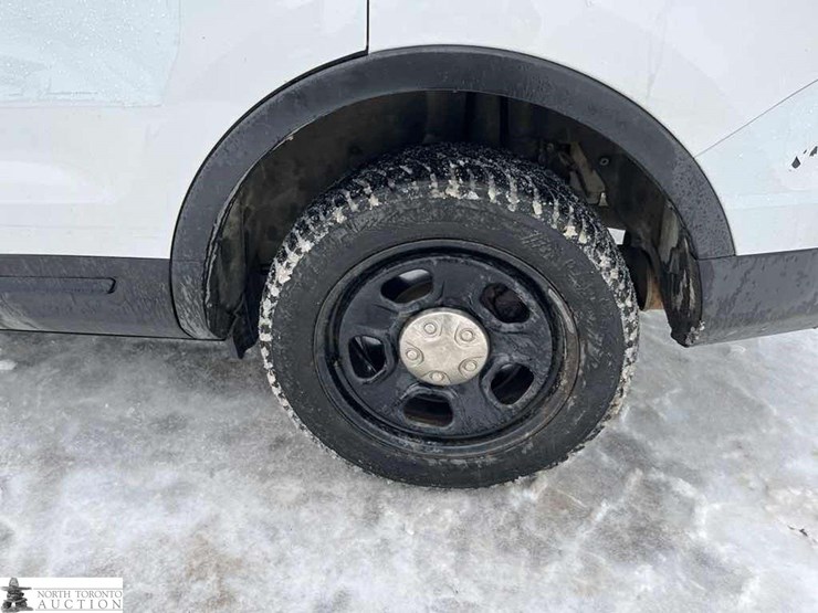 2017-ford-explorer-image-41