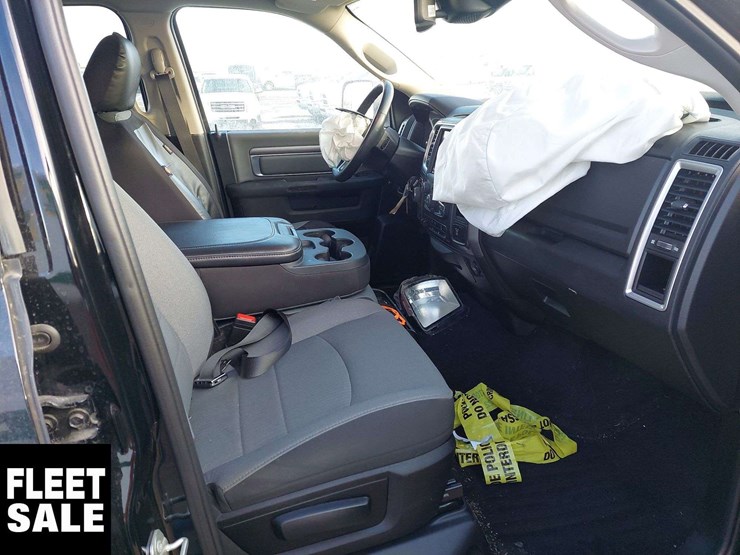 2023-ram-1500-classic-image-18