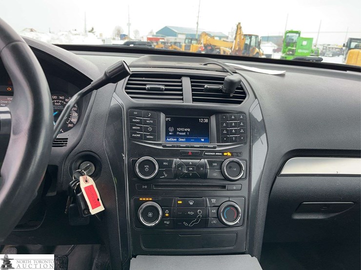 2018-ford-explorer-image-15