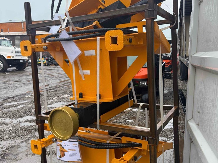 new-giyi-co.-skid-steer-pile-hammer-image-2