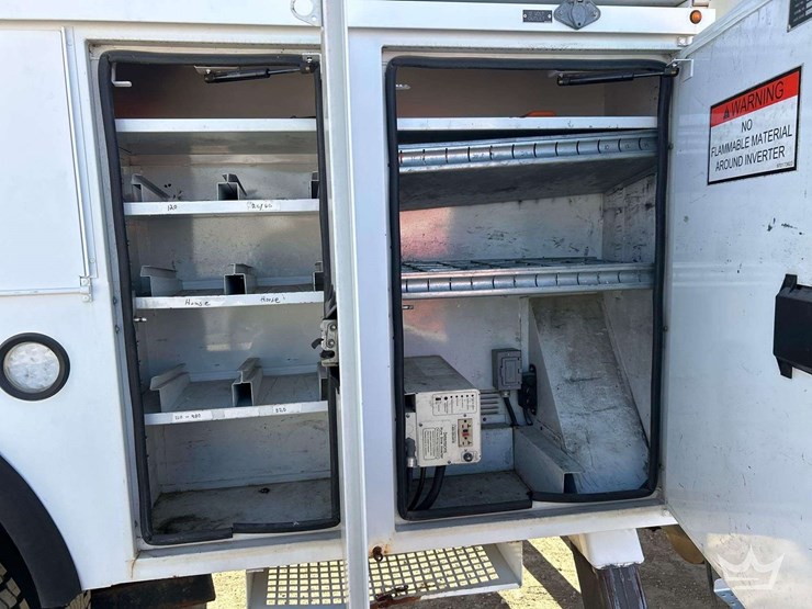 2013-freightliner-m2-bucket-truck-image-37