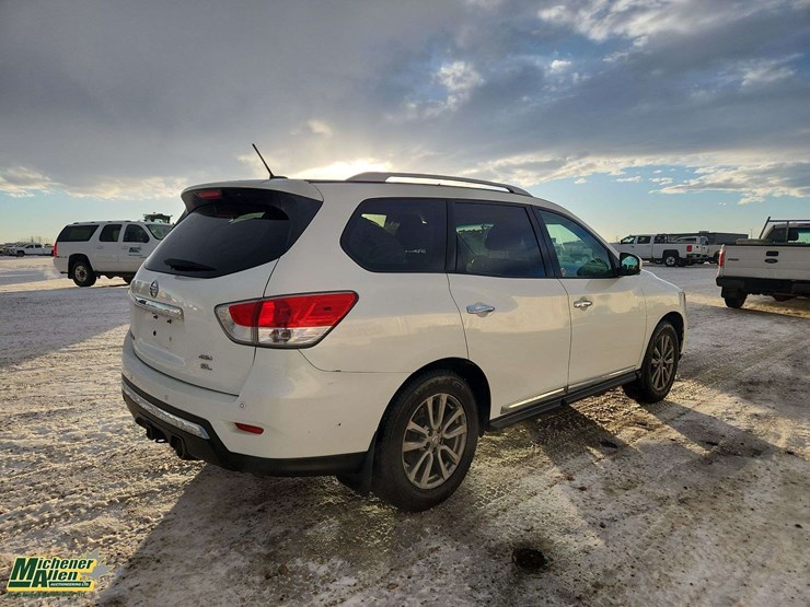 2015-nissan-pathfinder-image-4