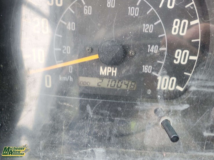 2004-gmc-w5500-image-25