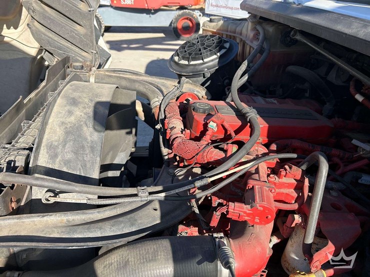 2013-freightliner-m2-bucket-truck-image-9