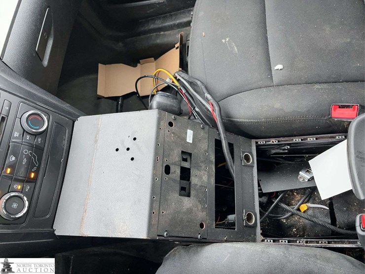 2018-ford-explorer-image-17