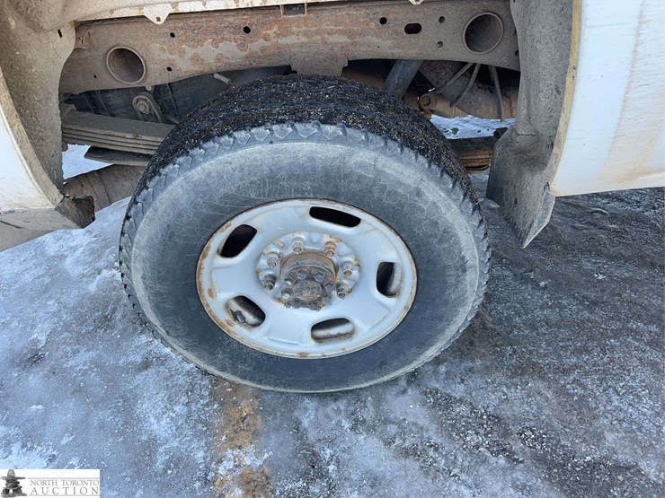 2015-chevrolet-silverado-2500hd-image-12