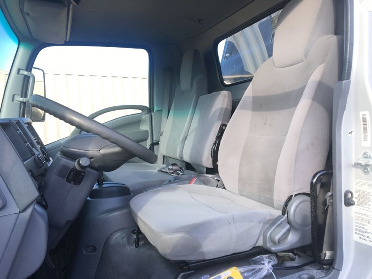 2019-isuzu-nrr-image-8