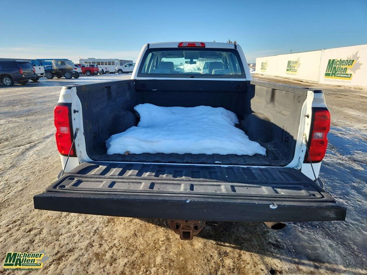 2015-chevrolet-silverado-2500hd-image-10