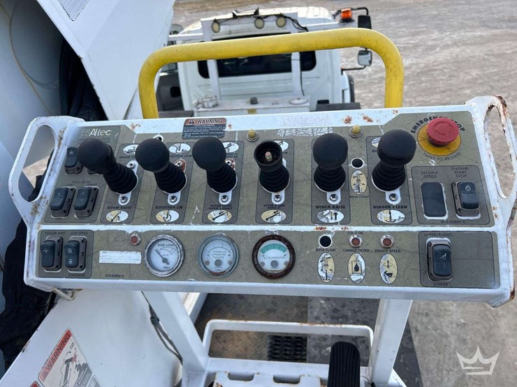 2007-international-derrick-digger-truck-image-38