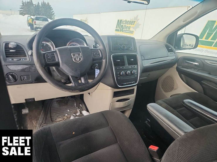 2015-dodge-grand-caravan-image-21