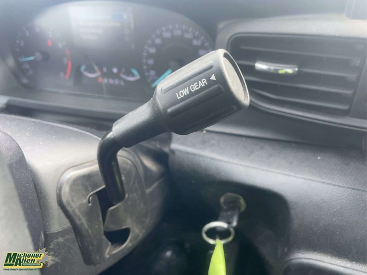 2020-ford-explorer-image-17