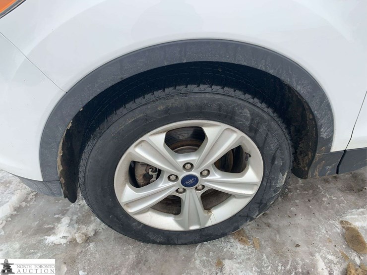 2015-ford-escape-se-image-11