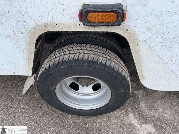 2016-chevrolet-express-g3500-image-12