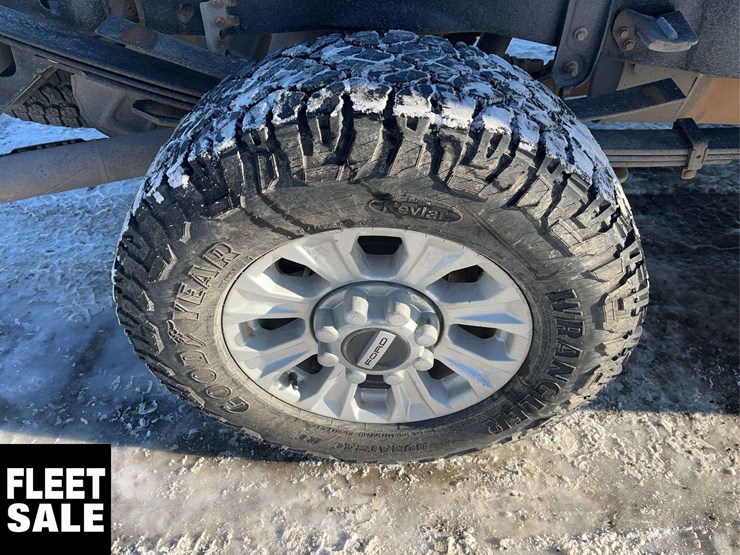 2021-ford-f350-image-12