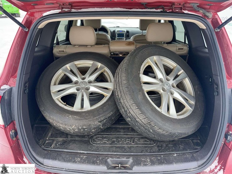 2012-hyundai-santa-fe-image-25