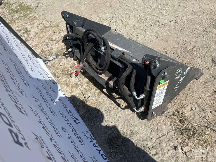 2025-wolverine-mcb-11-48w-48in-hydraulic-4-way-clamshell-bucket-skid-steer-attachment-image-3