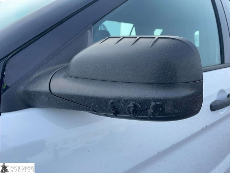 2014-ford-explorer-image-29