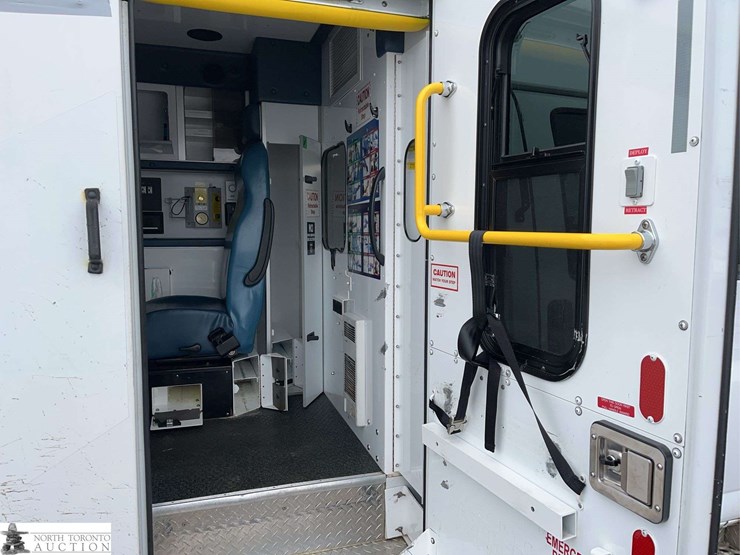 2017-chevrolet-express-g3500-image-31