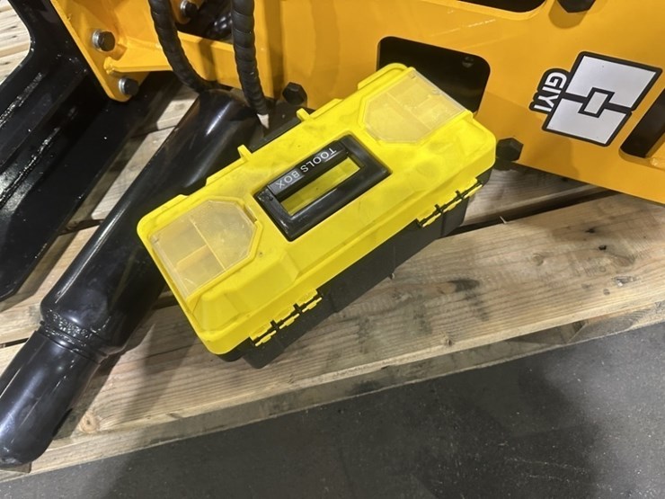 2025-giyi-680-post-driver-image-6