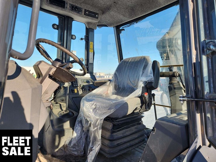 2019-deere-410l-image-14