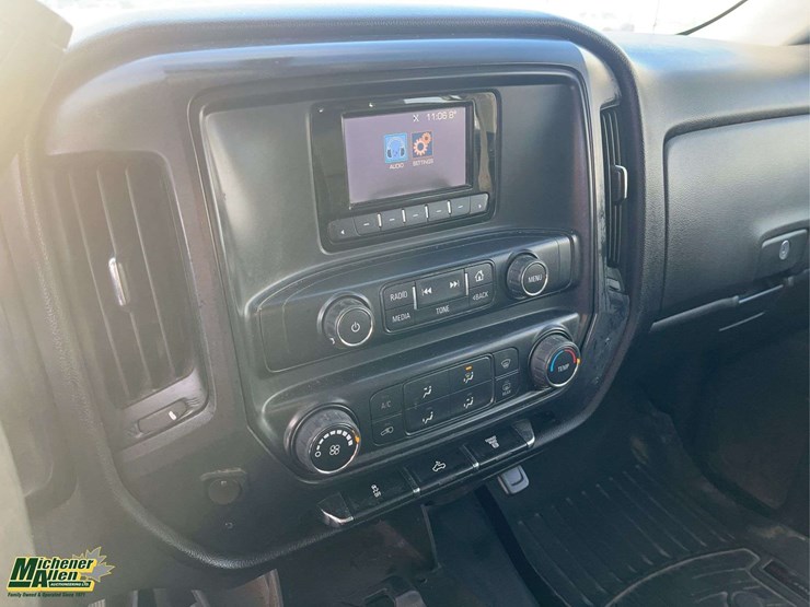 2015-chevrolet-silverado-3500hd-image-19