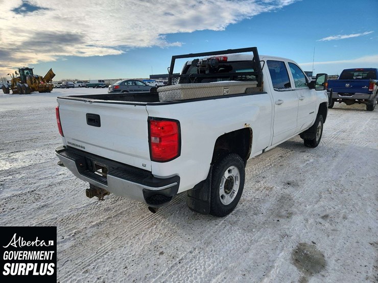 2016-chevrolet-silverado-2500hd-image-4