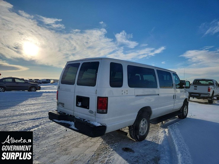 2014-ford-cargo-image-4